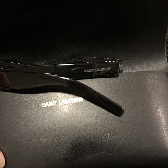 Saint Laurent - Picture 5 of 9